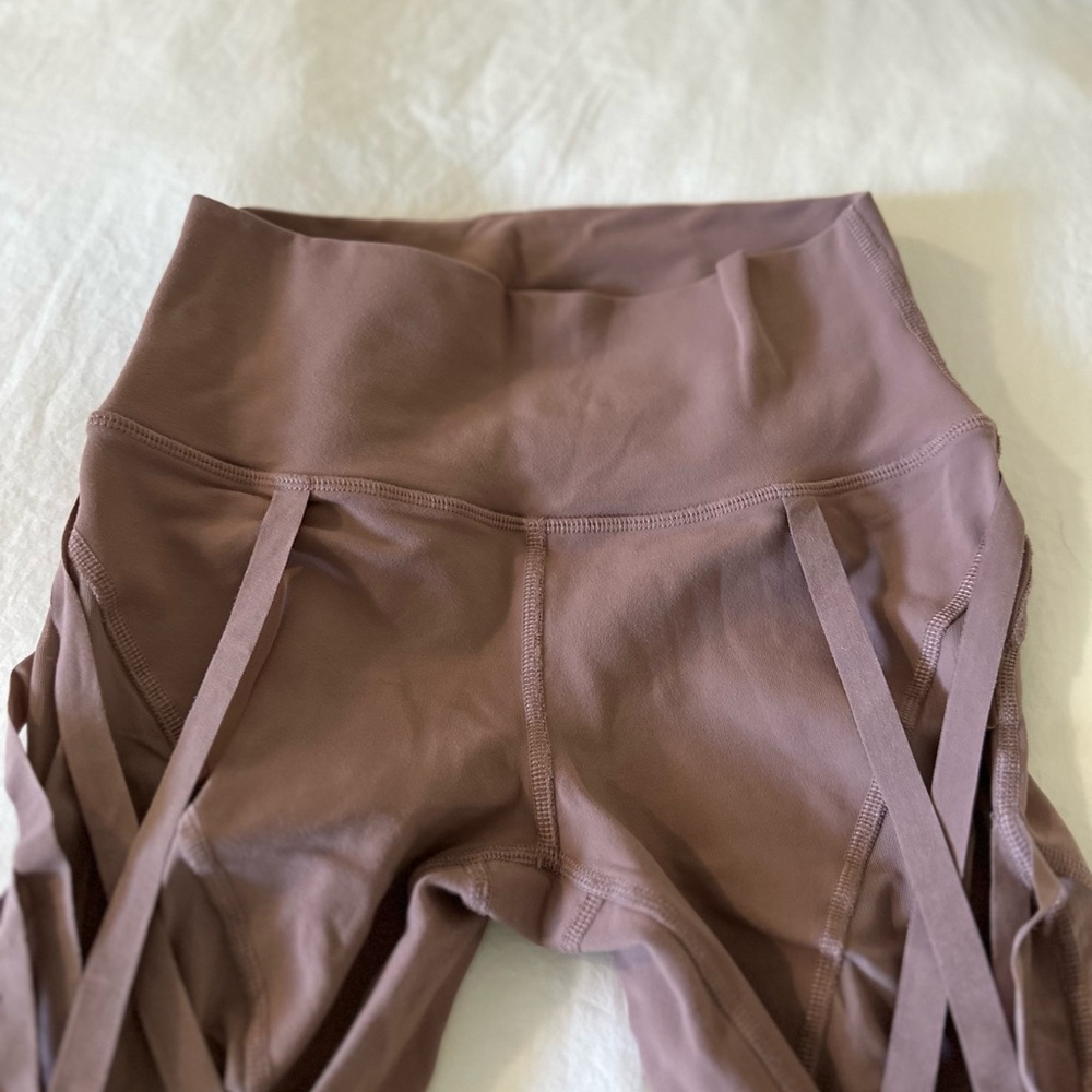 Alo Yoga Limited Edition Leggings NWOT - Picture 3 of 6